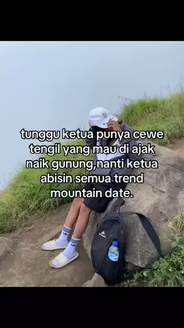 kapan yaaa#foryou #fyp #montain #bukitanakdara1923mdpl #pendakipomo 