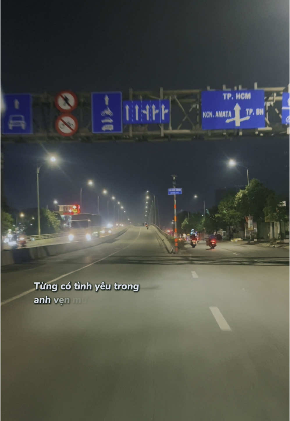 Bốn chữ” đồng cam cộng khổ”                                không qua nổi” cám dỗ cuộc đời”.🥀