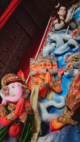 মা বিপত্তারিণী, যিনি সমস্ত বিপদ, বাধা বিঘ্ন থেকে রক্ষা করে সংসার মঙ্গলময় করেন। হিন্দু শাস্ত্রে বিপত্তারিণীর ব্রত পালনের অর্থ দেবী দুর্গার আরাধনা করা। দেবী দুর্গা হিন্দুধর্মের দেবী। দেবাদীদেব মহাদেবের অর্ধাঙ্গিনী আদি শক্তি। অন্যান্য দেবী তাঁরই অবতার বা ভিন্ন রূপ। সিংহবাহিনী দেবী দুর্গা কখনও অসুরনাশিনী, আবার কখনও বা মাতৃ রূপিণী। মা বিপত্তারিণী দেবী দুর্গার ১০৮ অবতারের একটি রূপ। আষাঢ় মাসের শুক্লপক্ষের তৃতীয়া থেকে নবমী তিথিতে যে কোনও শনি বা মঙ্গল বারে এই ব্রত পালন করা হয়। বিপত্তারিণী ব্রত পালনের আগের দিন হবিষ্য করার নিয়ম। না হলে নিরামিষ আহার করতে হয়। ১৩ রকম ফুল, ১৩ রকম ফল, ১৩টি পান, ১৩টি সুপারি এবং ১৩ গাছা লাল সুতোতে ১৩ গাছা দূর্বা সহযোগে ১৩টি গিঁট বেঁধে ডুরি তৈরি করতে হয়। আম্রপল্লব-সহ ঘট স্থাপন করে ব্রাহ্মণ দ্বারা নাম গোত্র সহযোগে পূজা দিতে হয়। পূজার পরে বিপত্তারিণী দেবীর ব্রতকথা শোনা পুজারই অঙ্গ। লাল সুতোর ডুরি পুরুষদের ডান এবং মহিলাদের বাম হাতে ধারণ করাই নিয়ম। বিপত্তারিণী ব্রত সাধারাণত মহিলাদের ব্রত। এই ব্রত কমপক্ষে ৩ বছর পালন করা নিয়ম। বিপত্তারিণী ব্রত পালনে মনোবাঞ্ছা পূর্ণ হয়। সাংসারিক বিপদ থেকে রক্ষা করে জীবনে সুখ, শান্তি এবং সমৃদ্ধি দান করেন মা বিপত্তারিণী। বিশুদ্ধ পুজার মন্ত্র বিপদতারিনী বা বিপদনাশিনী কে ?  যিঁনি সমগ্র বিপদ থেকে রক্ষা করেন বা যিঁনি বিপদ সমূহ নাশ করেন তিনিই বিপদতারিনী । যিঁনি দুর্গা তিনিই বিপদতারিনী । তিঁনি পুরাণে কৌষিকীদেবী নামে খ্যাতা । আবার তিনিই জয়দুর্গা । দেবীর উৎপত্তি হয়েছিলো ভগবান শিবের অর্ধাঙ্গিনী দেবী পার্বতীর কোষিকা থেকে- তাই তিনি কৌষিকী । পুরাণ মতে শুম্ভ ও নিশুম্ভ নামক দুই অসুরের হাতে দেবতারা পরাজিত হয়ে হিমালয়ে গিয়ে মহামায়ার স্তব করতে লাগলেন । সেই সময় ভগবতী পার্বতী সেই স্থান দিয়ে যাচ্ছিল্লেন। দেবী তাদের স্তব শুনে বললেন – “ আপনারা এখানে কার স্তব করিতেছেন ? ” সেই সময় ভগবতী পার্বতীর শরীর থেকে তার মতন দেখতে আর এক জন দেবী বের হয়ে আসলেন । সেই নব আবির্ভূতা দেবী জানালেন – “ ইহারা আমারাই স্তব করিতেছেন ।” এই দেবী যুদ্ধে শুম্ভ ও নিশুম্ভ নামক অসুরের বধ করেছিলেন । এই দেবী মোহাচ্ছন্ন শুম্ভাসুরকে অদ্বৈত জ্ঞান দান করে বলেছিলেন- “ ঐকেবাহং জগত্যত্র দ্বিতীয়া কা মমাপরা । পশ্যৈতা দুষ্ট ময্যেব বিশন্তো মদবিভূতয়ঃ ।। ” ( এই জগতে এক আমিই আছি । আমি ছাড়া আমার সাহায্যকারিনী আর কে আছে ? ওরে দুষ্ট ভাল করে দেখ , ব্রহ্মাণী প্রভৃতি শক্তি আমারই অভিন্না বিভুতি বা শক্তি । এই দেখ তারা আমার সঙ্গে মিশে যাচ্ছে ।”) আর একটি পৌরাণিক গাঁথানুসারে একদা ভগবান মহাদেব রহস্যচ্ছলে দেবী পার্বতীকে ‘কালী’ বলে উপহাস করেন। এতে দেবী ক্রুদ্ধ হয়ে তপস্যার মাধ্যমে নিজের “কৃষ্ণবর্ণা” রূপ পরিত্যাগ করলেন । সেই কৃষ্ণবর্ণা স্বরূপ দেবীই হলেন , দেবীর পার্বতীর অঙ্গ থেকে সৃষ্টা জয়দুর্গা বা কৌষিকীদেবী, বিপদতারিনীদুর্গা । দেবীর ধ্যান মন্ত্রঃ- ওঁ কালাভ্রাভাং কটাক্ষৈররিকুলভয়দাং মৌলীবন্ধেন্দুরেখাম্ । শঙ্খং চক্রং কৃপাণং ত্রিশিখমপি করৈরুদ্বহন্তীং ত্রিনেত্রাম্ । সিংহাস্কন্ধাধিরুঢ়াং ত্রিভুবন – মখিলং তেজসা পুরয়ন্তীম্ । ধ্যায়েদ্ দুর্গাং জয়াখ্যাং ত্রিদশপরিবৃতাং সেবিতাং সিদ্ধিকামৈঃ ।। এর অর্থ- কালাভ্র আভাং ( এর অর্থ দুই প্রকার হয়, একটি স্বর্ণ বর্ণা অপরটি কালো মেঘের ন্যায় ) , কটাক্ষে শত্রুকূলত্রাসিণী , কপালে চন্দ্রকলা শোভিতা, চারি হস্তে শঙ্খ, চক্র, খড়্গ ও ত্রিশূল ধারিণী, ত্রিনয়না, সিংহোপরি সংস্থিতা , সমগ্র ত্রিভুবন স্বীয় তেজে পূর্ণকারিণী , দেবগণ- পরিবৃতা , সিদ্ধসঙ্ঘ সেবিতা জয়াখ্যা দুর্গার ধ্যন করি । এই জয়দুর্গা বা কৌষিকীদেবী, বিপদতারিনীদুর্গা । পঞ্চদেবতার একজন । দেবীর অনেক রূপ দেখা যায়। উত্তর ভারতে অষ্টাদশ রূপের ধ্যান ও পূজা হয়, কোথাও দশভুজা রূপে পূজা হয়, কোথাও আবার চতুর্ভুজা স্বর্ণ বর্ণা আবার কোথাও কৃষ্ণ বর্ণা রূপে পূজিতা হয় । জ্যৈষ্ঠ ও আষাঢ় মাসে মঙ্গল ও শণিবারে মায়ের পূজো হয় । যেখানে ১৩ প্রকার ফল, পুস্প, মিষ্টি, পান সুপারী অর্পণ করা হয়। আসুন মায়ের চরণে প্রনাম জানাই। মা যেনো সকলের সর্ব প্রকার বিপদনাশ করেন। #সনাতনীভিডিও🚩🚩 #সনাতনী🙏🥰🔱 #সনাতনীবৈদিকপ্রেরনা🌿🙏🌿 #viral #wattch #unfrezemyaccount #foryoupage #foryou #fyp #foryou #fyppppppppppppppppppppppp #unfrewwzzzzzz #bipodtarini #বিপদনাশিনী_মা_পূজা🙏🙏🏵️🌺☘️🙏🙏 #জয়মা_দুর্গা🥰 #বিপদত্তারিনী #জয়জয়মা 