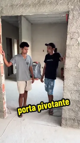 80 Reais pra colocar porta pivotante #pedreiro #obra #porta 