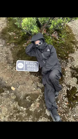 summit pake sendal gg #gununggede #gununggedepangrango #gununggede2958mdpl #cewependaki #ninjagunung🥷🏻 #4u #fotolive #pendakikece 