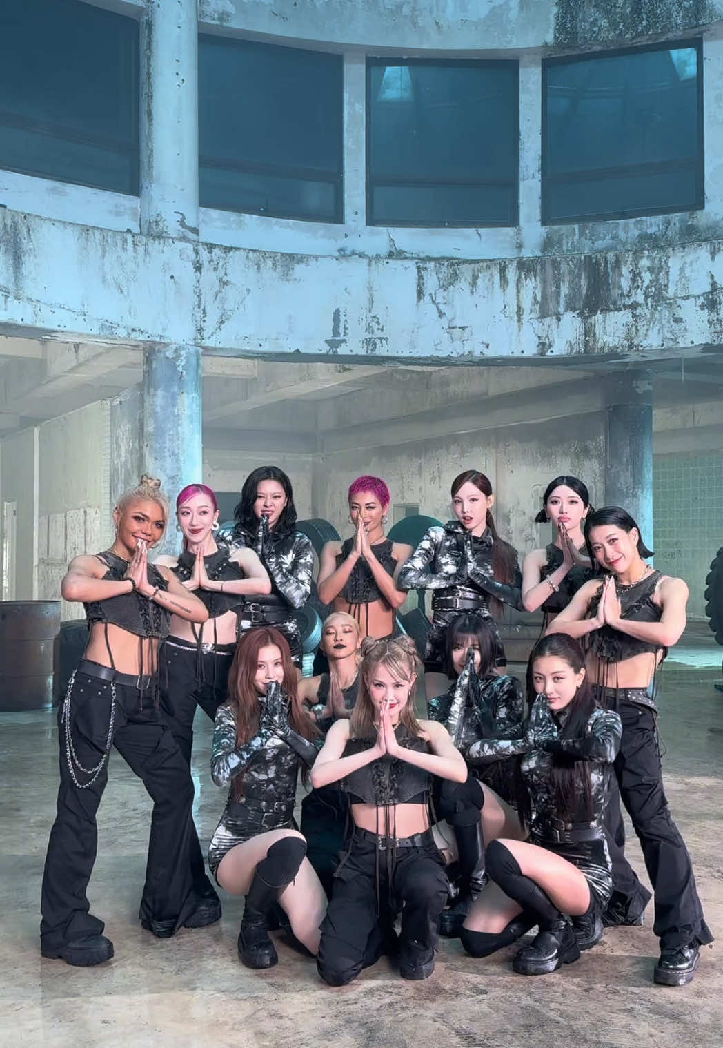 🍭 TWICE ✖️ Ojo Gang 🔫 #TWICE #트와이스 #OjoGang #오죠갱 #WSWF