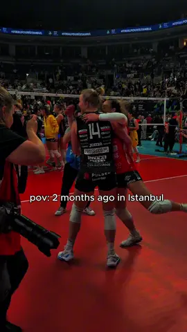 🎞️ Due mesi fa… siamo andati ALL IN Era il 4 maggio, ed eravamo tutti lì: cuori accelerati, occhi puntati sul campo, voce rotta dall’emozione! Un giorno che ci ha unito, che ci ha fatto sognare, che non dimenticheremo 🟡🔵 Riviviamolo insieme. Perché certi momenti non finiscono mai. #ALLIN #ImocoVolley #RicordiGialloBlu #PazzidiTe 