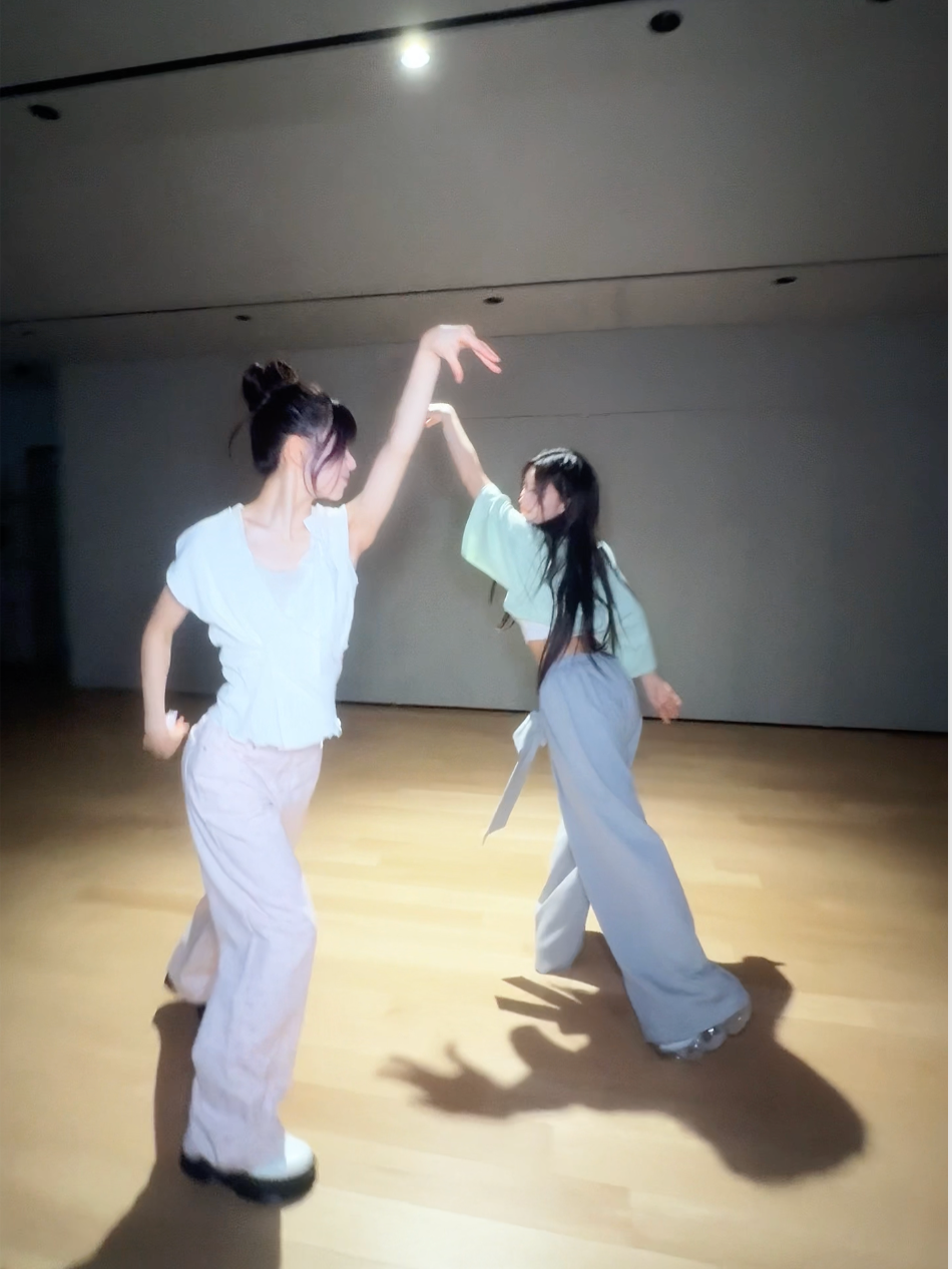 this duet dance  #빌려온고양이 #Billyeoon_Goyangi #Do_the_Dance #MOKA #모카 #IROHA #이로하 #ILLIT #아일릿