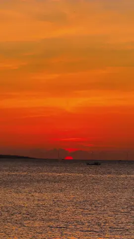 Đi đoạn đường dài, ngoảnh lại chẳng biết đã bỏ quên điều gì… #noibuonvobien 
