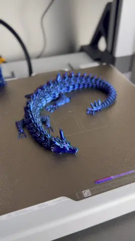 クリスタルドラゴン🐉 Printer: Bambu Lab A1 Filament: CC3D Tri PLAシルク レッド/ブルー/グリーン STL file: https://makerworld.com/ja/models/412675-articulated-crystal- dragon?from=search#profileId-314651 #3Dプリンター #3Dプリント #asmr #タイムラプス #ドラゴン