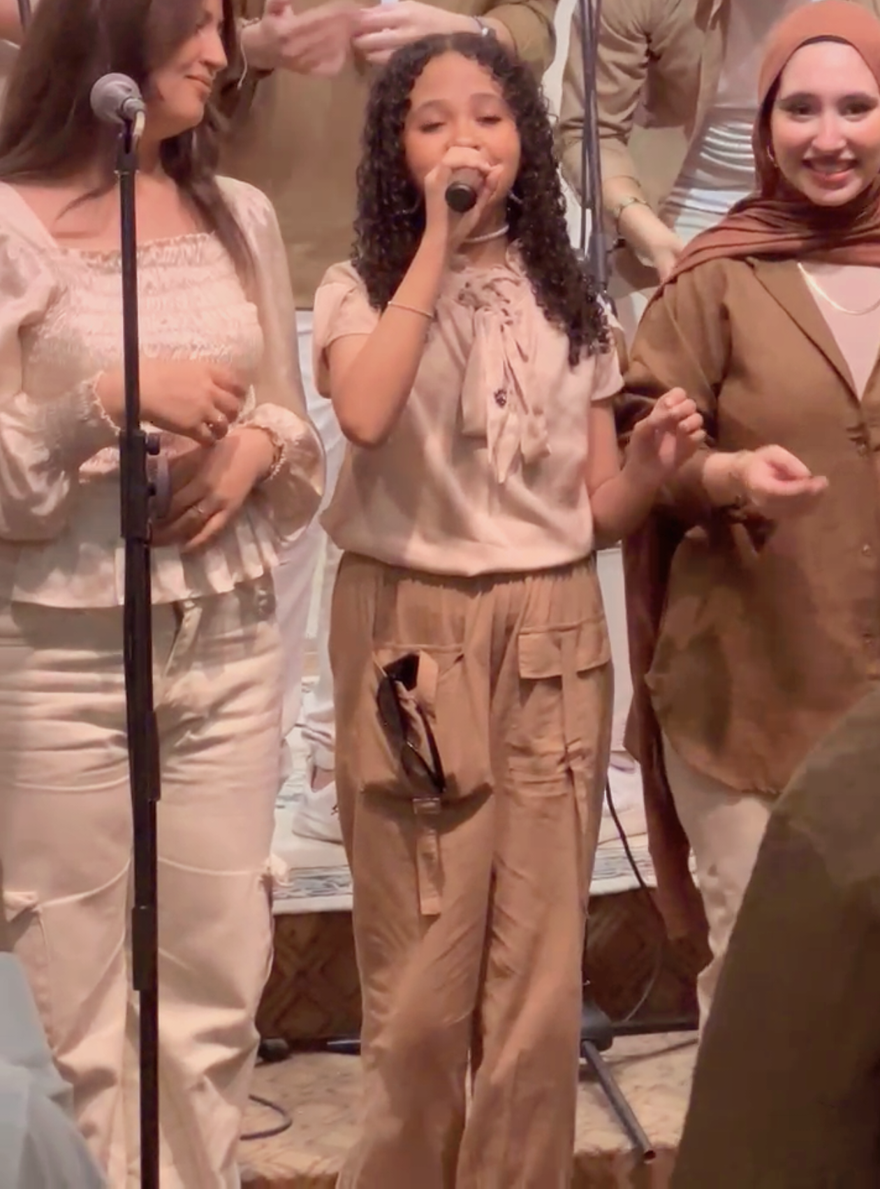 اما براوه🎤🤎 قولولي رأيكو🤎🥰 #كورال_اون #foryoupage #foryou #fyp #الشعب_الصيني_ماله_حل😂😂 