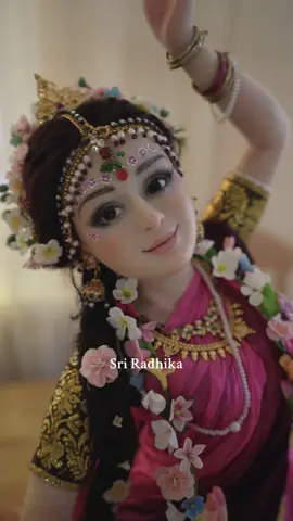 Radhika dances  Mataji Sharangi made this jointed doll, which has been featured in many doll exhibitions. So much love has been put into every detail  #radheradhe #radha #krishna #harekrishna #radhika #radharani #murti #indian