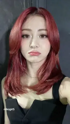 #yunjinlesserafim #yunjin #kiss 