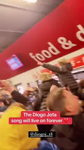 “Oh his name is Diogo” The Jota chant will never die ❤️ #Liverpool #Jota #DiogoJota #Anfield #LFC 