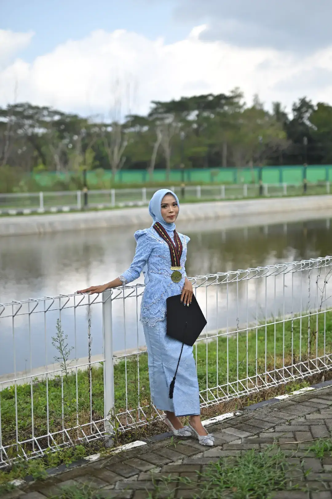 Yah ini kado buat ayah ya, pasti ayah liat aku dari sana kan pasti ayah seneng kan, jujur yah berat banget rasanya di momen kek gini gada ayah yang selalu  ngedampingin aku, yah semoga Allah kasih tempat yang indah buat ayah, yah jagain aku dari terus ya atas sana🤗#fypシ #fyppppppppppppppppppppppp 