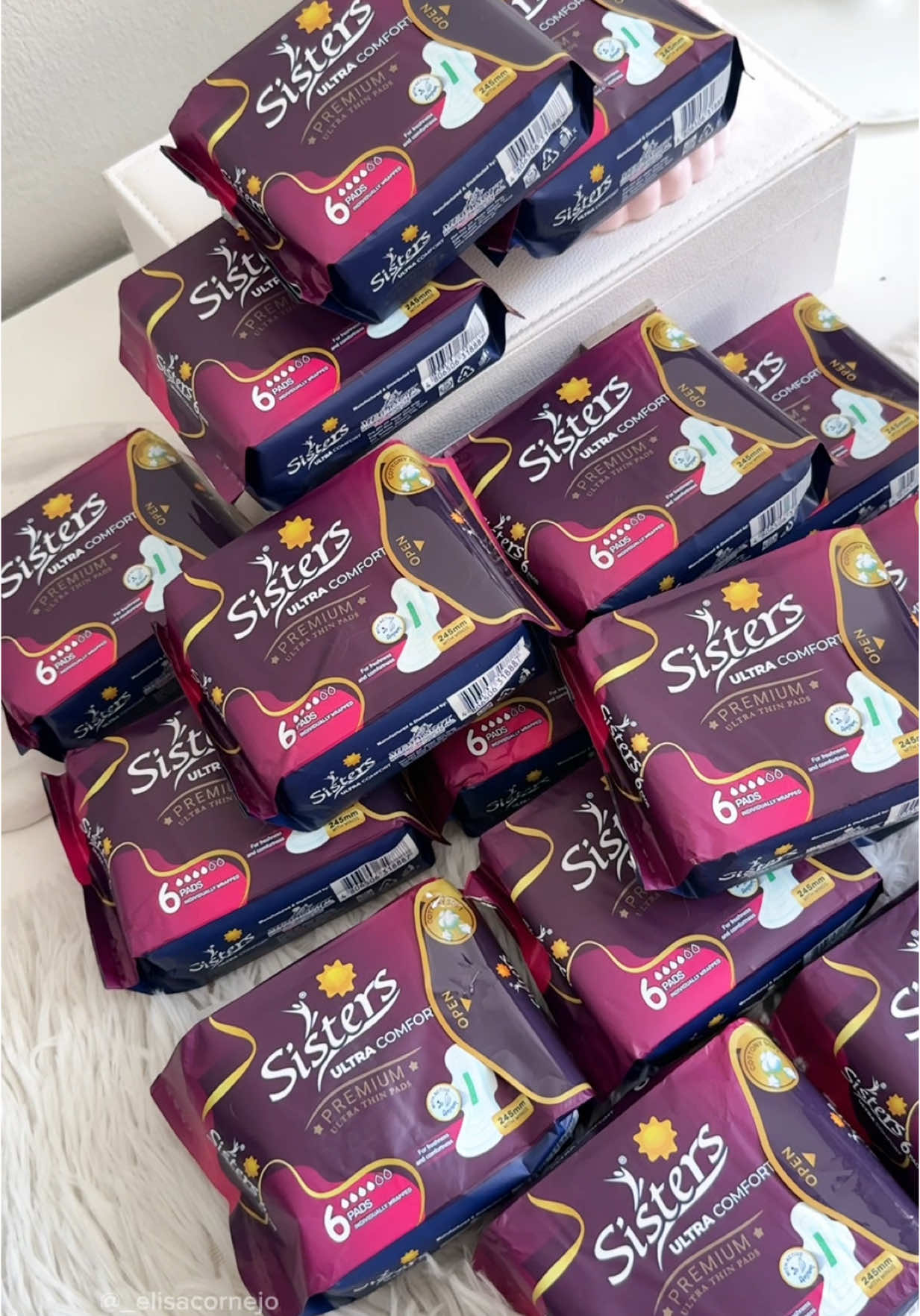 Sisters Ultra Thin Pads with wings  #sisters #sistersnapkin #sistersultracomfortnapkin #sistersultrathinpads #napkin 