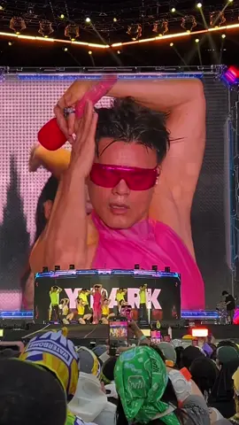 I still can’t believe this happened @J.Y. Park #jyp #jypapi #waterbomb #jypwaterbomb #JYP #fyp #kpop #kpop @WATERBOMB 