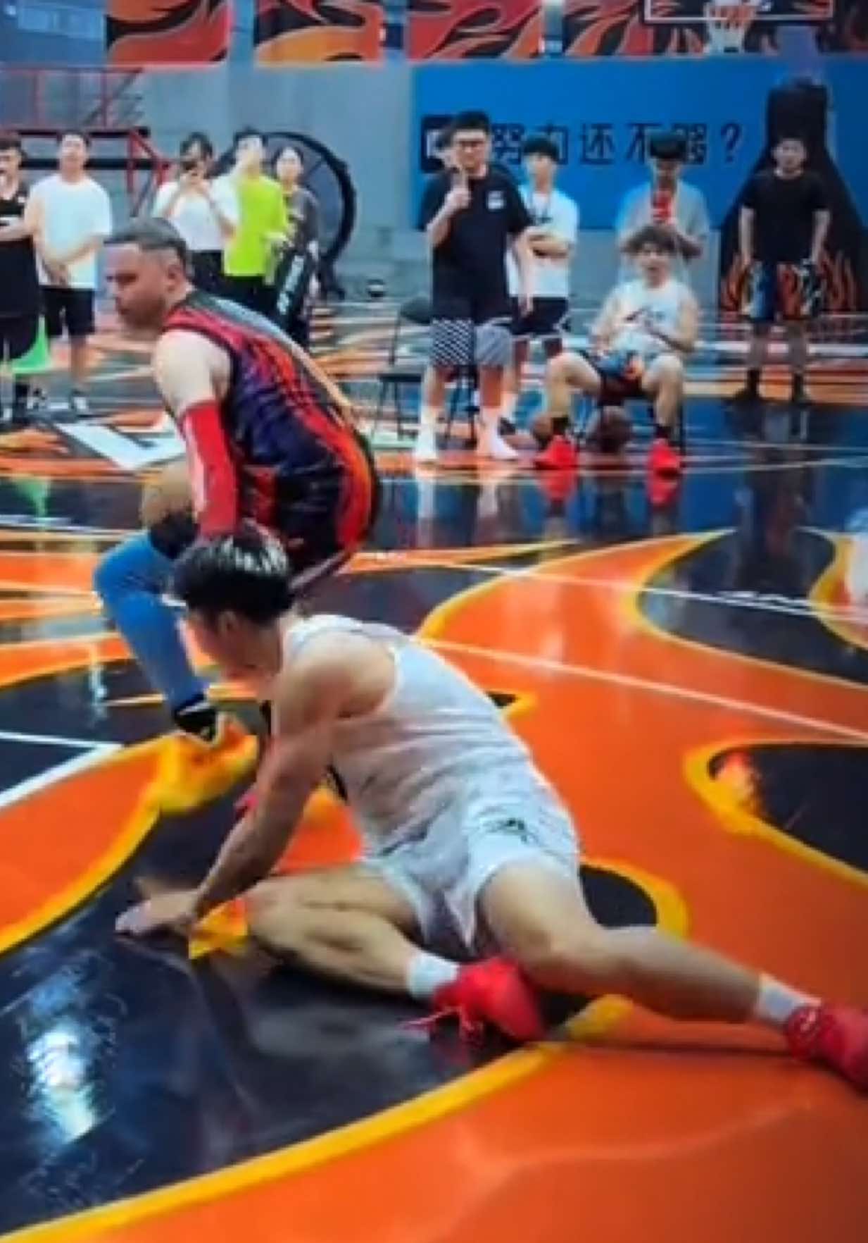 Ankle breaking 101 Class 📚 in Hangzhou, China 🇨🇳 💥👟 🤳🧎🏻‍♂️ Anta.com 😎