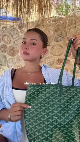 what’s in my beach bag <3