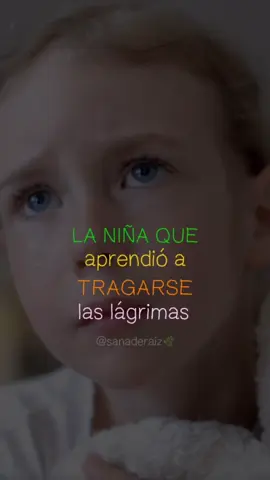 Hay heridas que no gritan… solo se acumulan. En forma de un nudo en la garganta, de palabras que nunca salieron, de emociones escondidas detrás de una sonrisa forzada. Muchas mujeres crecieron aprendiendo que expresar lo que sienten no era seguro. Que llorar era de débiles. Que hablar podía traer castigo, indiferencia o vergüenza. Y así, esa niña que alguna vez quiso decir “me duele”, “tengo miedo”, “no me siento amada”, se convirtió en una adulta que lo esconde todo… incluso de sí misma. Pero el cuerpo no olvida. El alma no olvida. Y llega un momento en el que el silencio pesa más que cualquier verdad. Sanar no es romperte, es permitirte reconstruirte desde lo que un día callaste. Es mirar a tu niña interior y decirle: “Ya no tienes que guardar más dolor, ahora yo estoy aquí para escucharte”. Este video no es casualidad, es la señal que tu alma estaba esperando.  En el link de mi perfil te espera una guía transformadora para sanar desde la raíz, reconectar con tu verdad, recuperar tu voz y elegirte sin miedo. Haz clic ahora. No naciste para callar, naciste para vivir en paz. #SanarEsVolverACasa #NiñaInterior #SanarDesdeLaRaíz #HeridasQueNoSeVen #SanaciónFemenina #AutoConstelación #PonerLímitesSinCulpa #DespertarEmocional #SanarTuVoz #ElCuerpoHabla #RompiendoCadenas