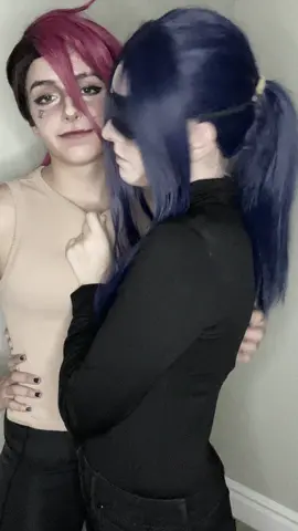 Me when Amanda (the women who wrote all the CaitVi scenes) confirms Caitlyn would be the jealous one 🫣🫣 #caitlyn #caitlyncosplay #caitlynkiramman #caitlynkirammancosplay #vi #vicosplay #viarcane #arcane #arcanecosplay #caitvi #caitvicosplay  @Ava🐌 