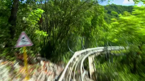 **🔥 Você Tem Coragem de Encarar os Seus Desafios? 💪**   A vida é cheia de obstáculos, mas a verdadeira questão é: **você está pronto para enfrentá-los de cabeça erguida?** Coragem não é a ausência do medo, mas a decisão de agir mesmo quando ele parece maior que você. Seja um novo projeto, uma mudança radical ou até mesmo uma conversa difícil, o que define seu sucesso é a **atitude** com que você encara cada desafio.   🚀 **Por que fugir se você pode conquistar?** Todo grande sonho exige um passo ousado. Pode ser assustador, mas é no desconforto que crescemos. Pense nos heróis que admira – nenhum deles chegou ao topo sem superar seus próprios limites.   💬 **E aí, vai ficar parado ou vai agir?** O momento é agora! Deixe a dúvida para trás e dê o primeiro passo. O futuro pertence aos corajosos.   📌 **Compartilhe nos comentários:** Qual desafio você vai enfrentar hoje? 👇   #Coragem #Desafio #Motivação #Atitude #LutePeloSeuSonho #NãoDesista