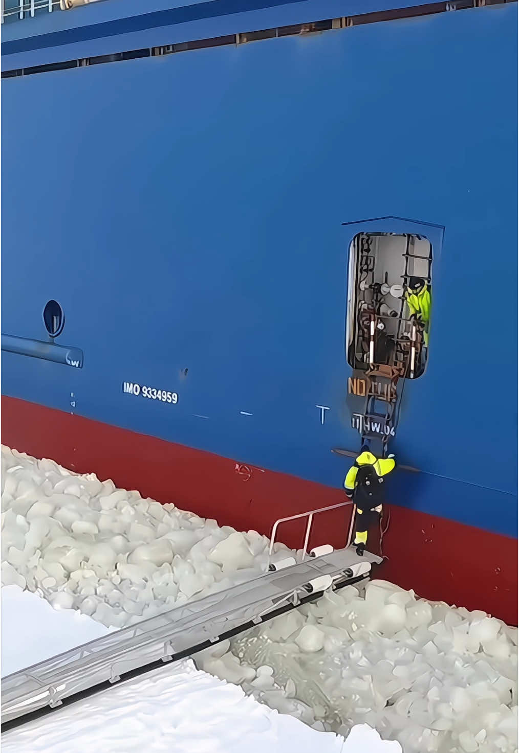 OMG😨🥶#northsea #bigwaves🌊 #scary #jobs #foryoupage #viral #fypシ 