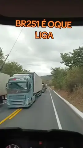 E hoje o desfile foi pela BR-251. Ao tentar filmar os colegas de trabalho, registrei a 3⁰ faixa que muitos se perguntam, onde fica a 3⁰ faixa na 251 tubarão? Está aí... #br251 #minasgerais #salinas #deusnocomando 