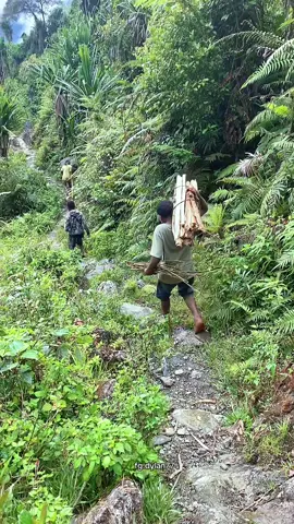 Waktu bawa ko sejauh mana sampai ko tidak ingat masa yang paling indah ini🥹🤍😇⛰️🛖 #fyp#fypage#papuapedalaman#papuapegunungan🏔#papuagunung#ceritapedalamanpapua#yahukimopapua#yahukimoselatan#yaliselatan#yaliyahukimo🛖#lolatyahukimo#homeyahukimo#thisimyhome#myhome #CapCut 