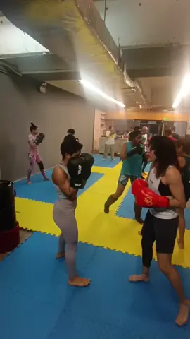 #viernes #artesmarciales #entrenamiento #kickboxing #Bienestar #DefensaPersonal #Fitness #KickboxingLife 