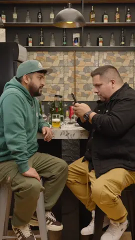 Si quieres romper el celular de tu amigo que extraña a su ex...asegúrate que no sea de la serie A5 de OPPO @OPPO Perú  #OPPO #OPPOA5Pro #OPPOA5 #LoAguantaTodo #Publicidad