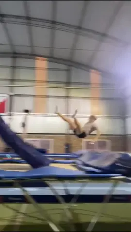 y así podría seguir… #gimnasia #trampolin #fail #caida 