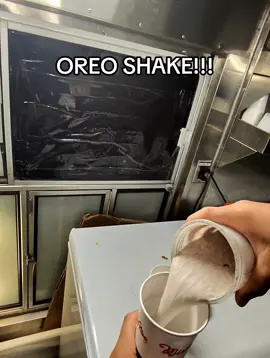 Another classic Oreo shake can’t get better then this 😄🤫#fishtown #softserve #mrsoftee #MisterSoftee #fypシ #milkshake #fyp #oreo 