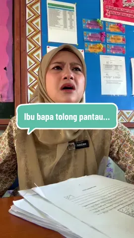 Cikgu bebel bukan suka-suka 😢 Tolong ye ibu bapa… Pantau konten yang anak-anak tengok. Sebab sekarang karangan murid penuh perkataan macam : berencana, teman-teman, rumah sakit… 😩 Apa yang mereka tengok, itulah yang mereka tulis.