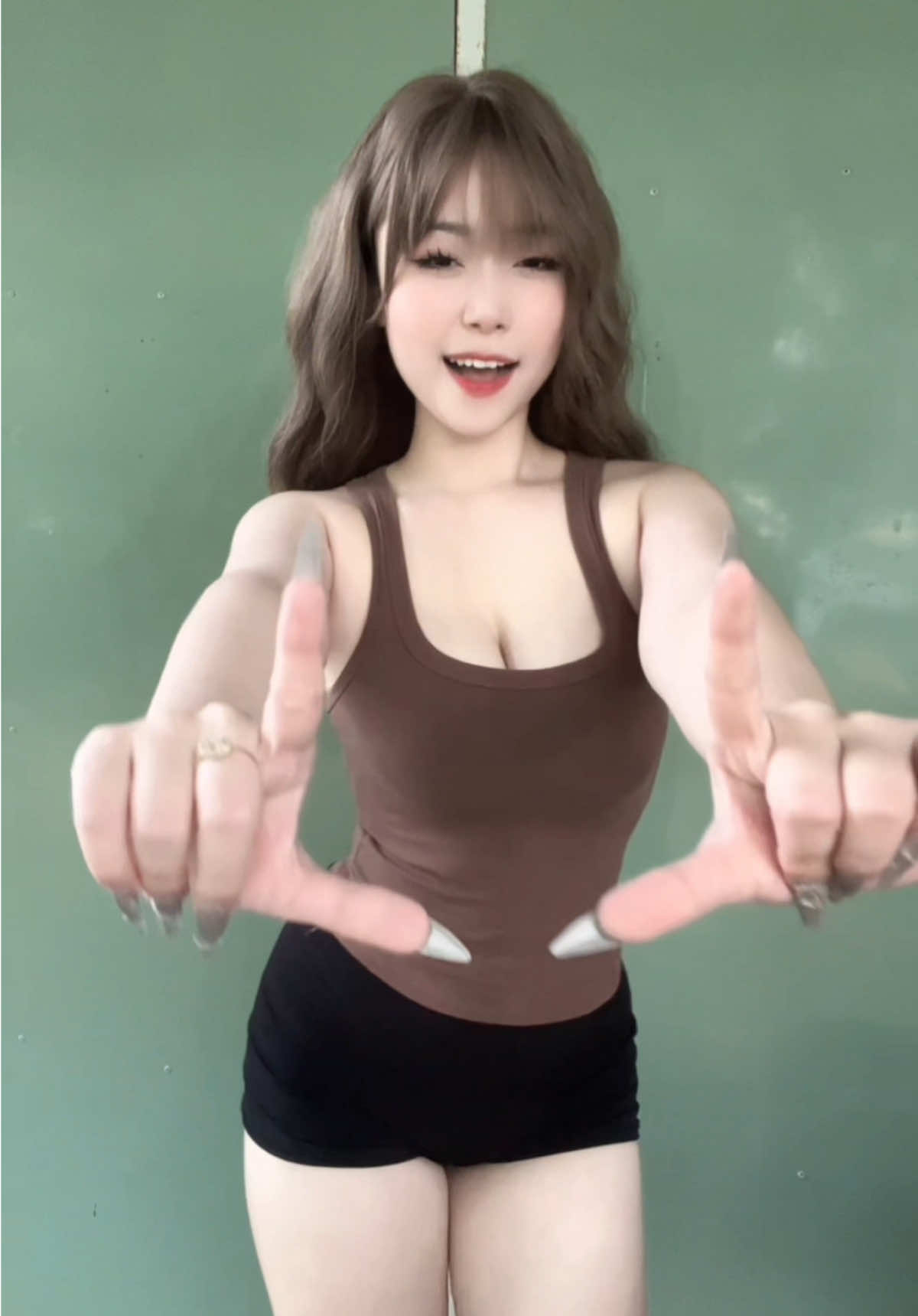Mụt chút năng lượng chào sáng 😉🤎✨#tiktokdance #tiktok #xh #nhaytiktok #viral #emeow 
