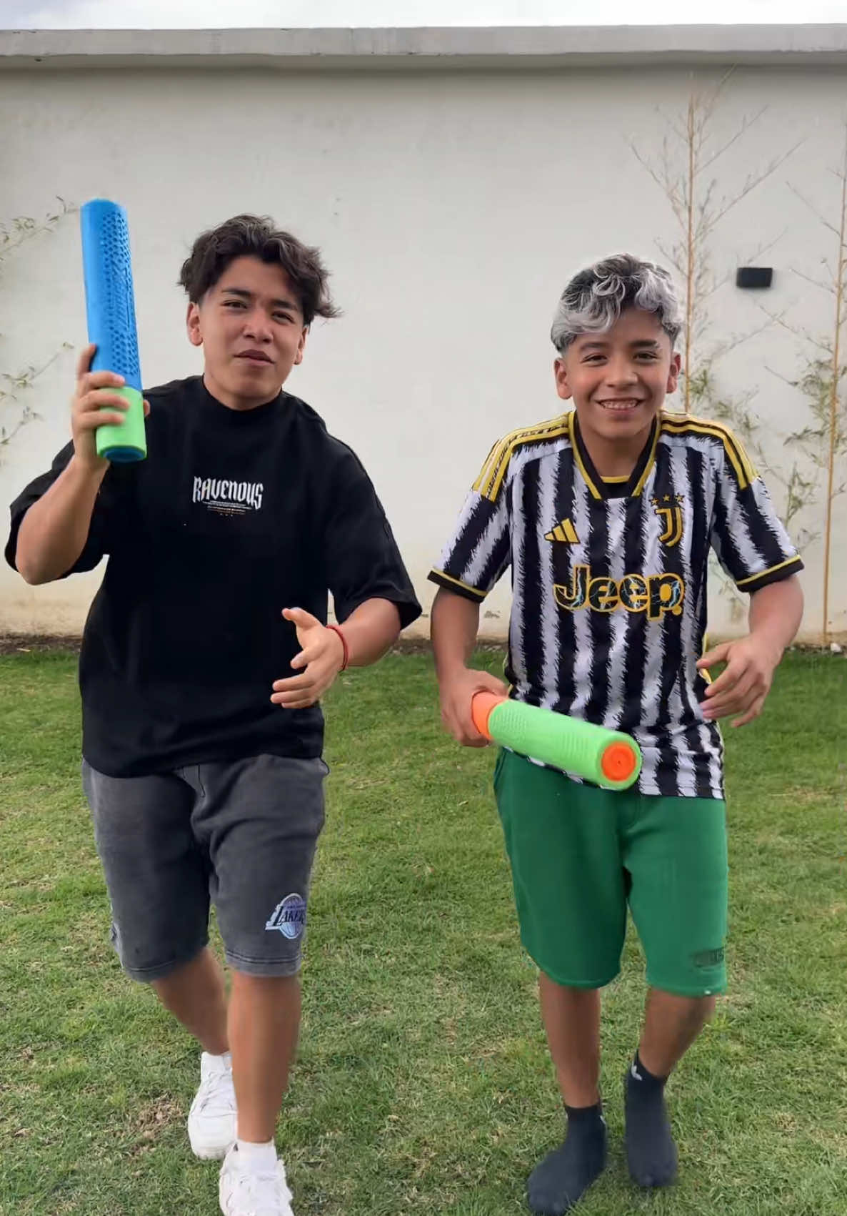 Cuando tú hermano quiere hacerte una broma pero no contaba con tu astucia 😂😎