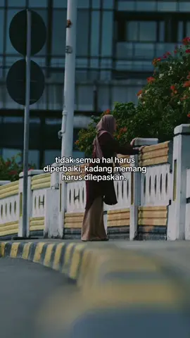 Terkadang tidak semua masalah harus diperbaiki, kita harus punya ketegasan untuk melepaskan. Saksikan film Assalamualaikum Baitullah 17 Juli di bioskop #FilmASBA #AssalamualaikumBaitullah