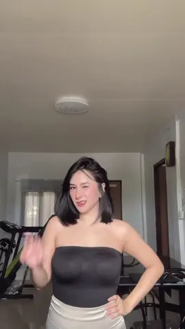 Wanita pake baju crop top viral