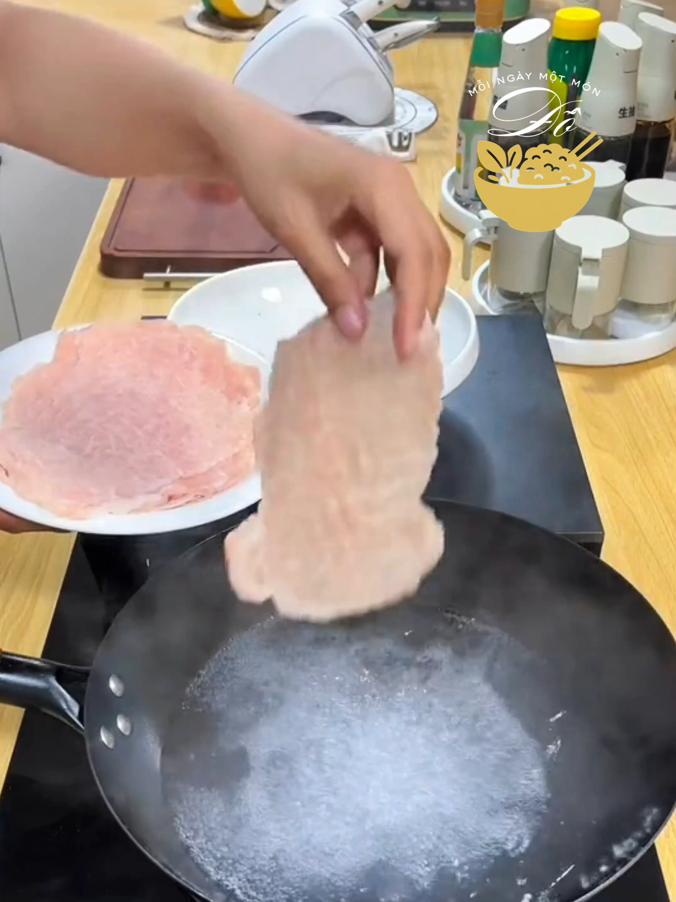 Mua thịt thăn heo về, – thử ngay món canh thịt lát mỏng này, đảm bảo ăn là mê! 🍲 Một món siêu đơn giản nhưng ngon tuyệt đối. Lưu ngay cho bữa tối nhẹ nhàng mà đủ chất nhé! #ĐỗMỗiNgàyMộtMón #CanhThịtHeo #MónNgonDễLàm #BữaCơmGiaĐình #ẨmThựcNhẹNhàng