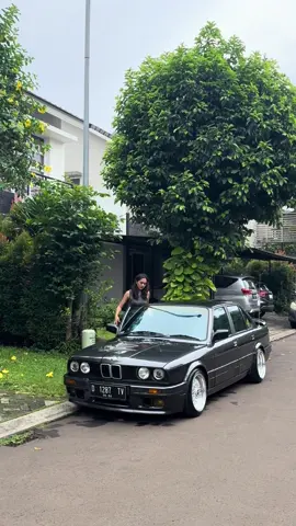 Lagi happy banget weekend-an sama brenda kalo gak rewel dan gak manja🥰🤏🏼 #bmw #e30 #fy 
