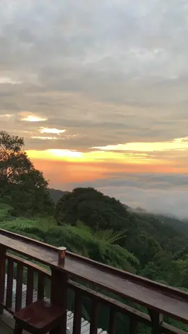 @Sabrina.z_p done ya mentahanya 🔥🔥🔥  #sunrise #lewatberanda #kediri24jam #kedirikekinian #kedirilagi #cafebatutuliskediri #sunriseview #kedirihits 