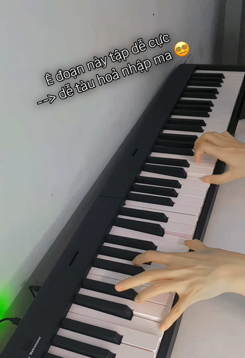 Bài này nghe quen quen 🤡 #tapchoipiano #pianocobanchonguoimoi #danpiano #pianocover #pianochill #huongdantapnoi #causeiloveyou 