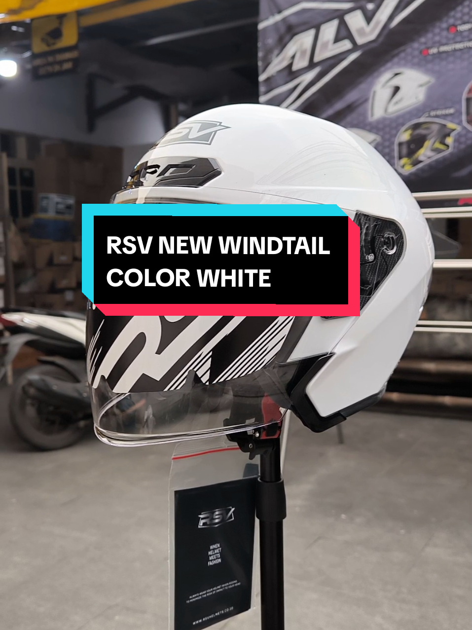 Obat ganteng buat diri sendiri nih cui helm RSV NEW WINDTAIL. #rsv #rsvseason #rsvnewwindtail #rsvhelmets #helm #helmetloverindonesia #helmganteng 
