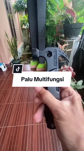 Palu Multifungsi yang terbuat dari bahan Stainless anti karat cocok untuk aktivitas outdoor #palu #palumultifungsi #paluserbaguna #palulipat #alatserbaguna 
