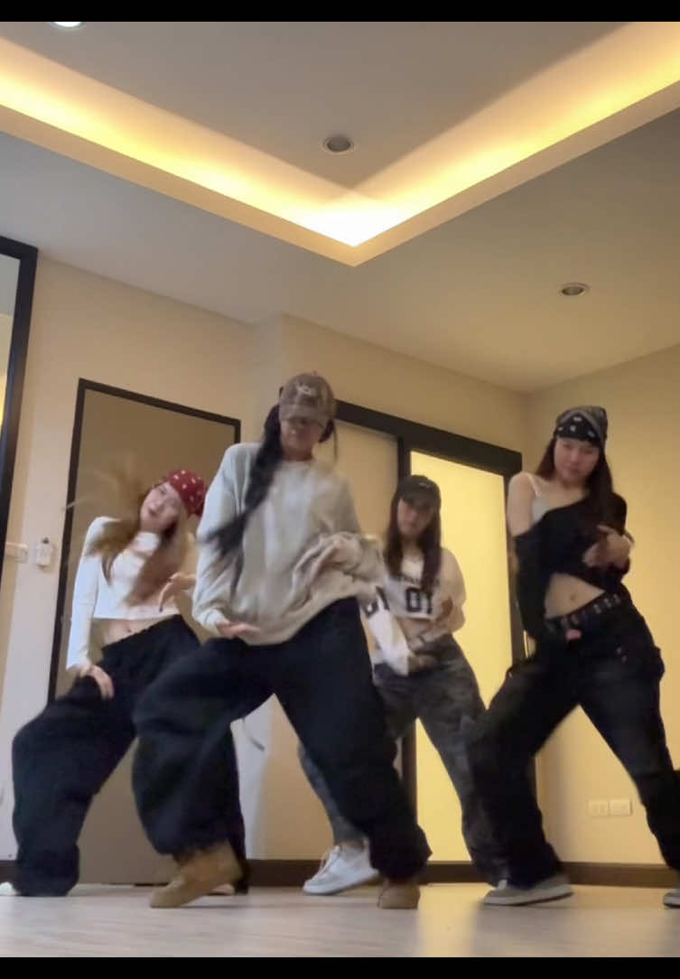 Killin’ it girl @hobipower // @ป้อนป้อนโจ @shida1st @⋆ ₊ ﾟ ☽ * ₊ ⋆  #jhope #killinitgirl #kpop #bts #jhopebts #dance #fyp 