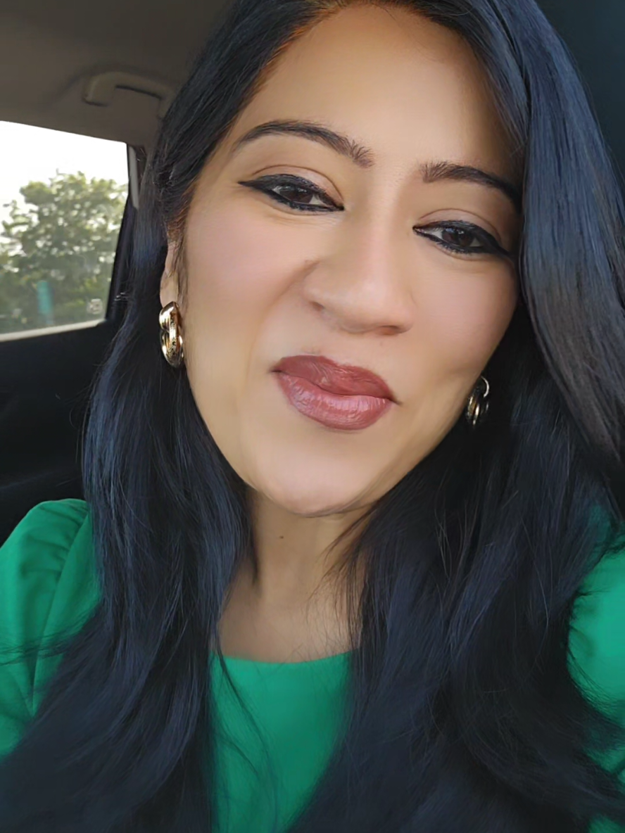 💚#merepehlumainrehna #kisiaurkidilkohasratnhihai #foryoupage #karishmakapoor #fyp #views #expressions #GlowUp #90ssongs #bollywood 