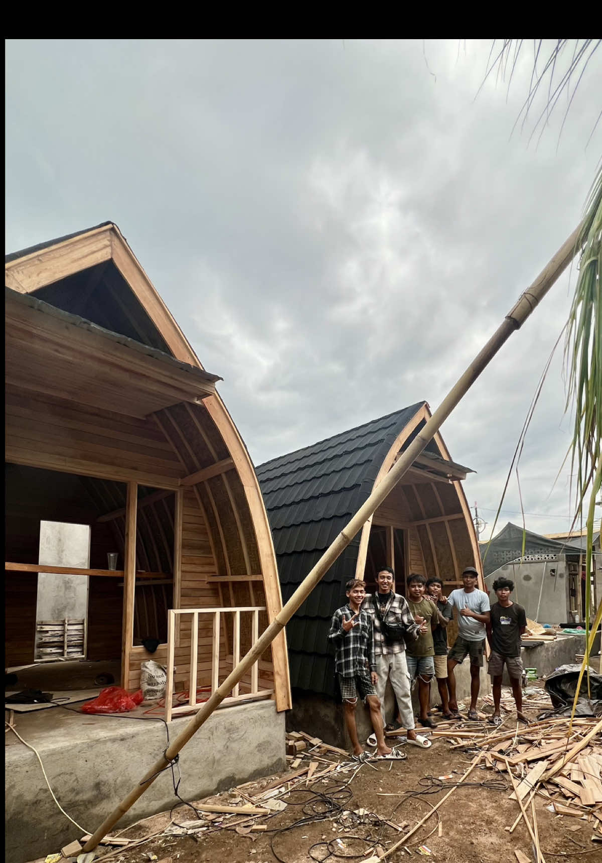 Ini rumah kayu yang harga Rp37jt, ukuran 3x4 meter, harga belum termasuk pondasi + lantai keramik atau lantai kayu, plafon bedeg bambu👌🏻😁 TIp/WA: 085 737 030 805 instagram: tasaka_woodenhouse sampunang ragu, nak bali niki🤗 #woodenhouse #tinyhouse #bali #rumahlumbung #rumahlumbungbali #rumahkayu #rumahkayulantai2 #rumahkayubali #glamping #trending #glampingbali #fyp #fypbali #foryou #foryoupage #rumahkayumurah #balebengong #gazebo 