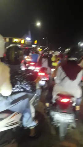 Malam Minggu macet di jalan keluar Gaia Mall.. #driver #drivershopeefood #shopee #gaiamallptk