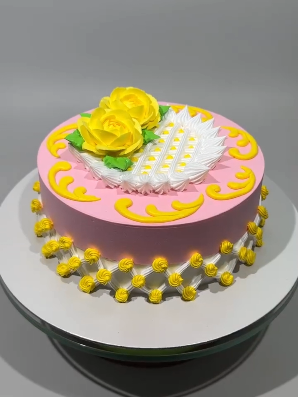 Tips Chocolate Cake Decorating #tips #chocolatecake #cakedesign #cake #cakedecorating #soyummy #yummy #cakedecorator #tutorial #asmr #amazing #fyp #foryoupage #explore #trending 