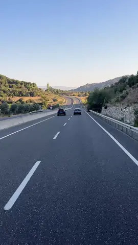 Video 4dk olup uzun yolu uzun müzikle sevenlere ithafen paylaşılmıştır, keyifli seyirler..  #yolvemüzik #yolstoryleri #yolvideoları #uzunyol #yolmanzaraları #keyifliseyirler #ferditayfur #keşfetteyizzz #keşfettt #3n1k1s #®️ 