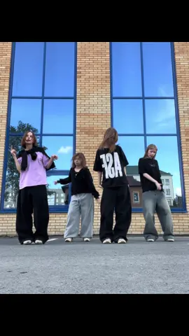 dc: @Так це я, той самий TWIN music by: @tmotty | ТГК: tyzkresti | @zarzkskw @sun.shineel @эм.ладно🏩 @mm3rr9 #tyzkresti #танцы #тренды #тиктоктренды #dance #мытиктокерымывертикалы #viral #tiktokviral 