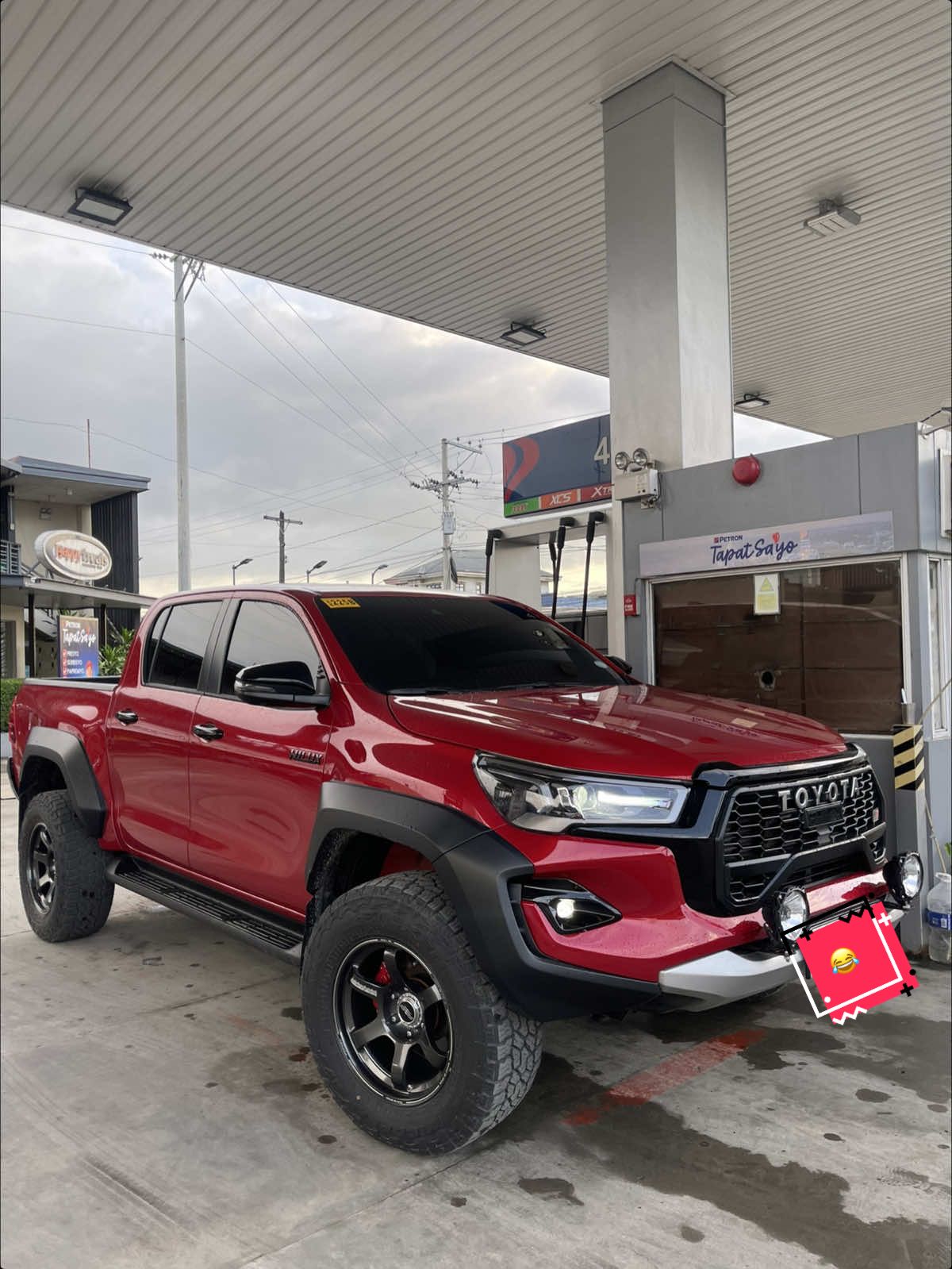 THE TRENDING HILUX IN PINATUBO😆🤣 #carsoftiktok #fyp #te37 #fypシ゚ #toyota #red #1gd #grs #hilux4x4 #volkrays #mkbecuremap #trail 