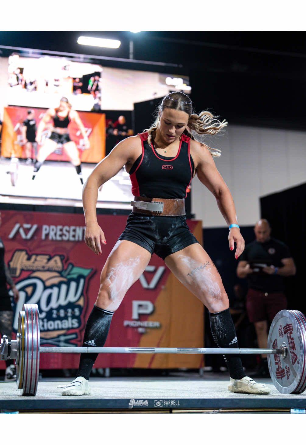 Yes, I pull both sumo and conventional. It’s not that hard #girlswholift #powerlifting #weightlifting #throwing #usapl #maine #discus #girlboss #deadlift @hammer_forged_strength 