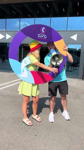 @Mali Hâf brenhines y chants 👑 Mali Hâf takes on Welsh football chants 🏴󠁧󠁢󠁷󠁬󠁳󠁿 #S4C #WEURO2025 #CymruArDaith   @FAWales @Lucerne / Luzern 
